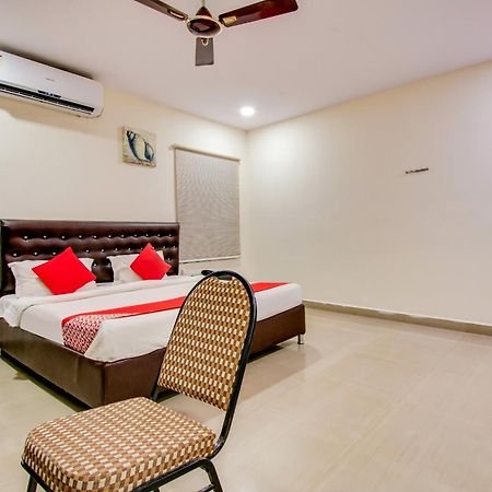 Oyo Akshaya Inn Vijayawāda Exterior foto