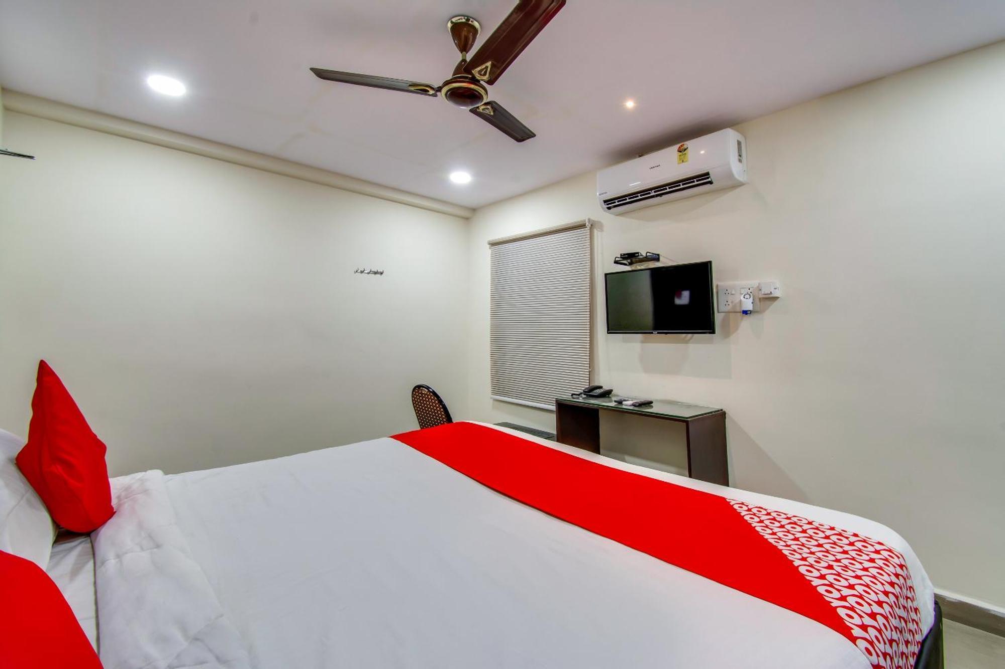 Oyo Akshaya Inn Vijayawāda Exterior foto