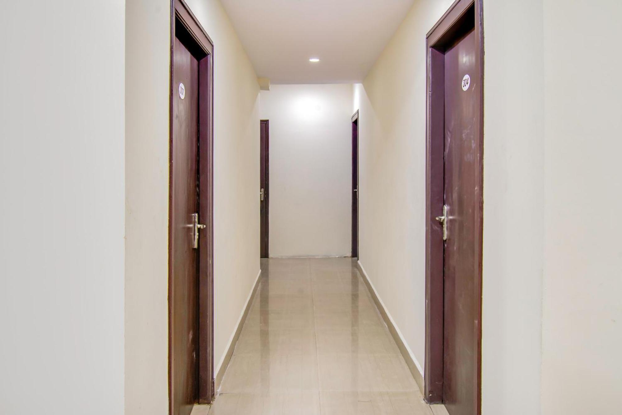 Oyo Akshaya Inn Vijayawāda Exterior foto