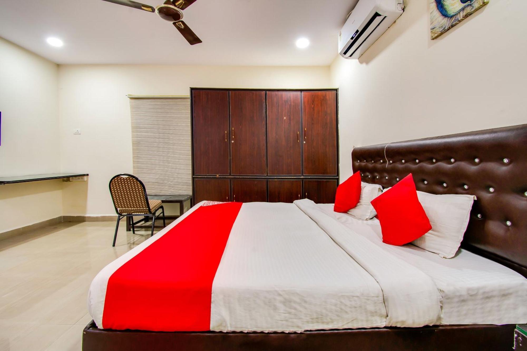 Oyo Akshaya Inn Vijayawāda Exterior foto