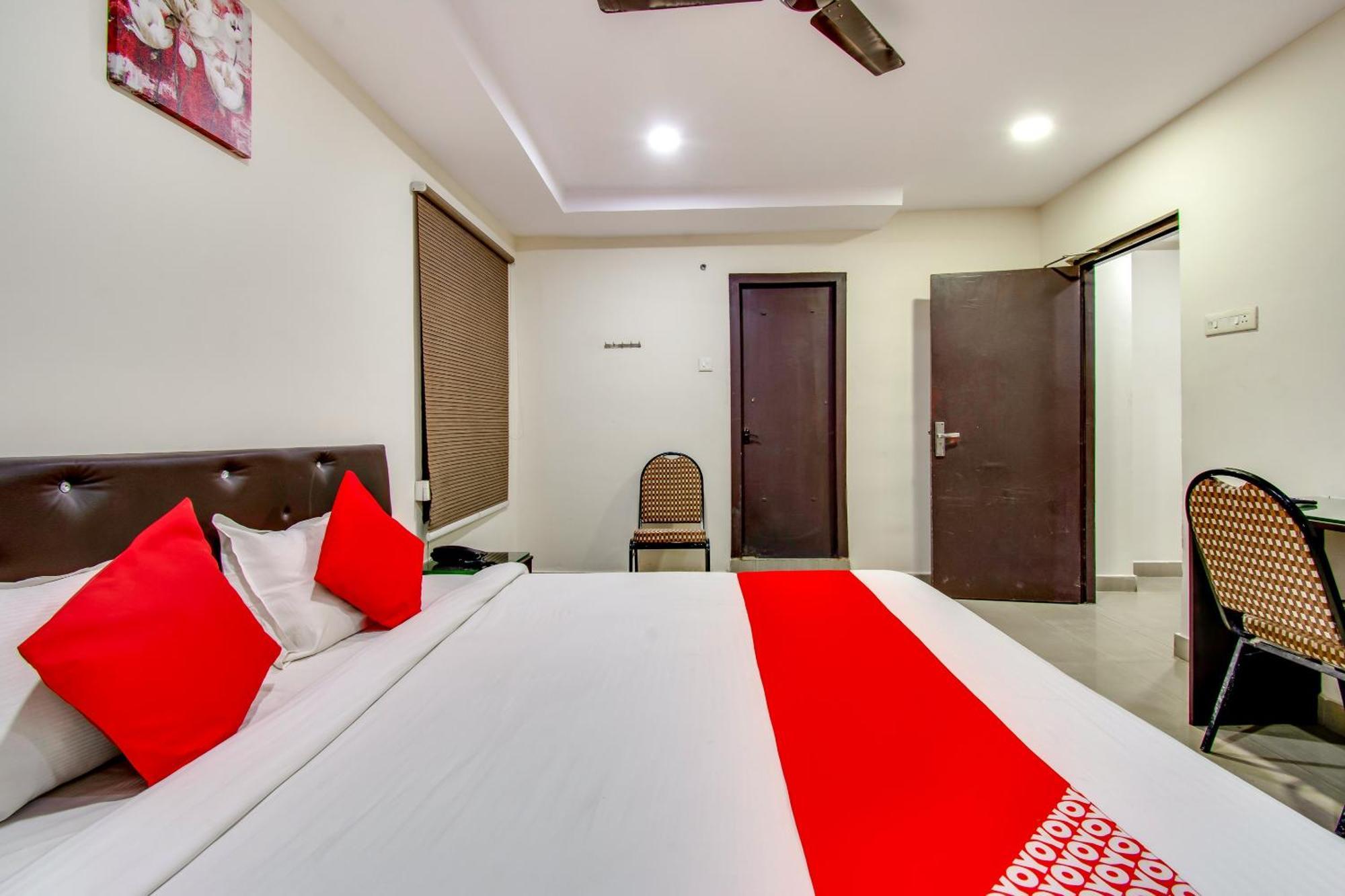 Oyo Akshaya Inn Vijayawāda Exterior foto